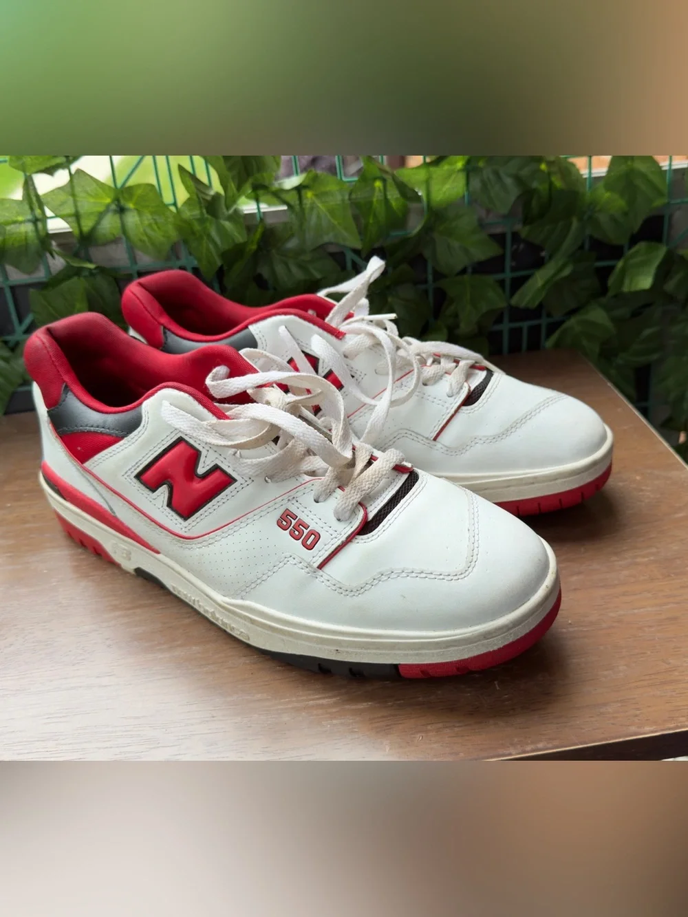 New Balance Men’s White and Red 550 Sneakers Size 12